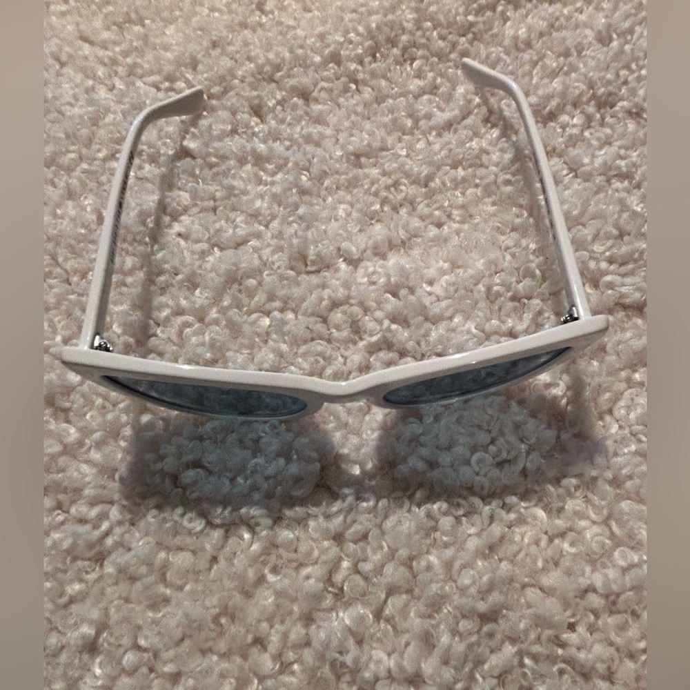 VOGUE Sunglasses - Picture 10 of 12